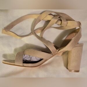 **NEW** Women's (Sz 8.5) Beige Faux Suede Crisscross Chunky Heeled Sandals